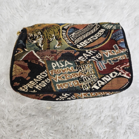 Vintage tapestry cosmetic travel bag. - Picture 6 of 7